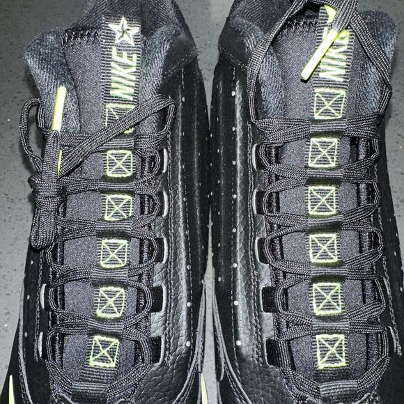 Athletic_Shoes